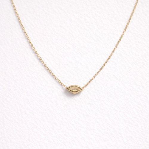 Abstract Lips Pendant Necklace – Modern Gold Finish Statement Jewelry