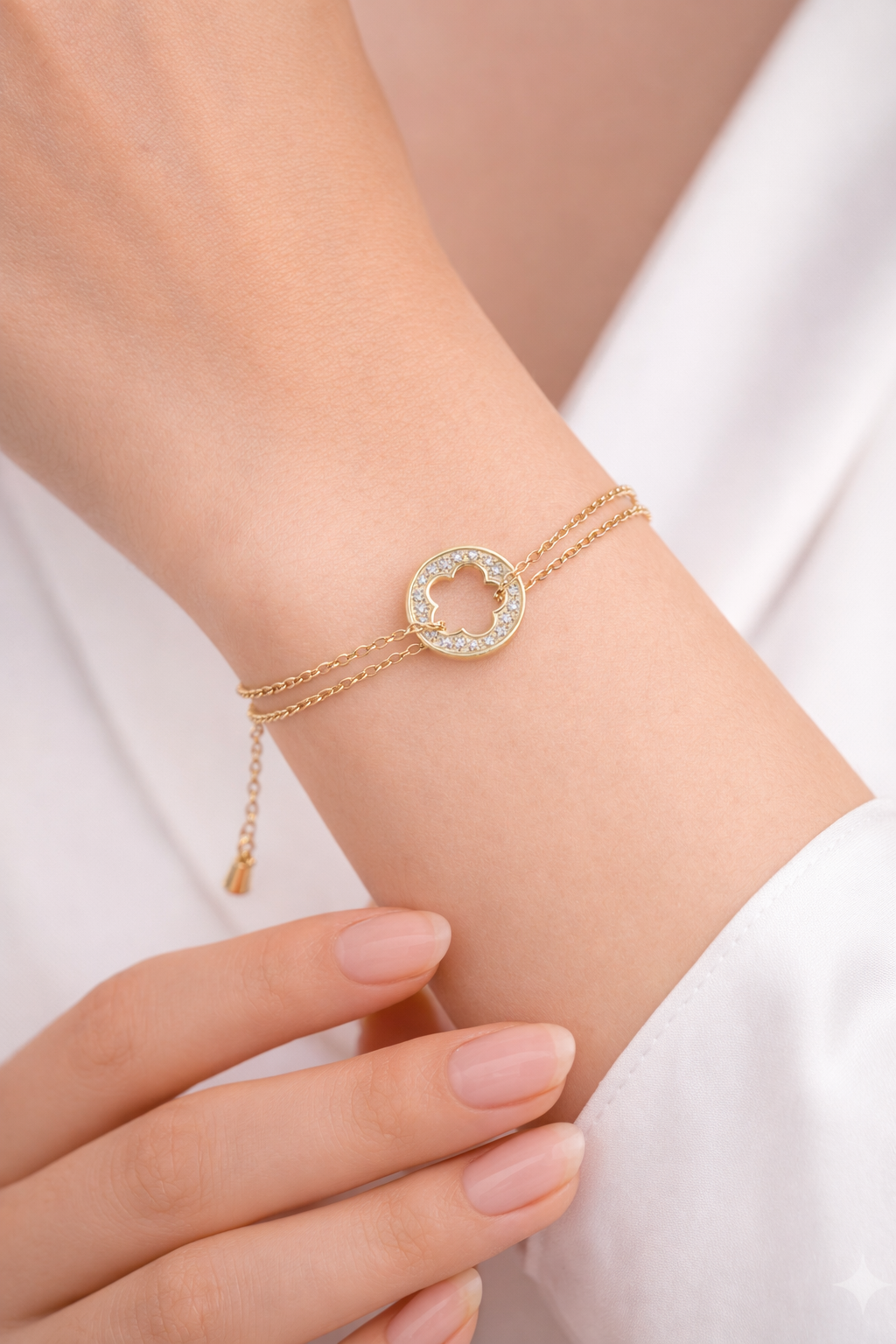 ✨ Crystal Clover Gold Bracelet – Subtle Sparkle, Endless Grace ✨