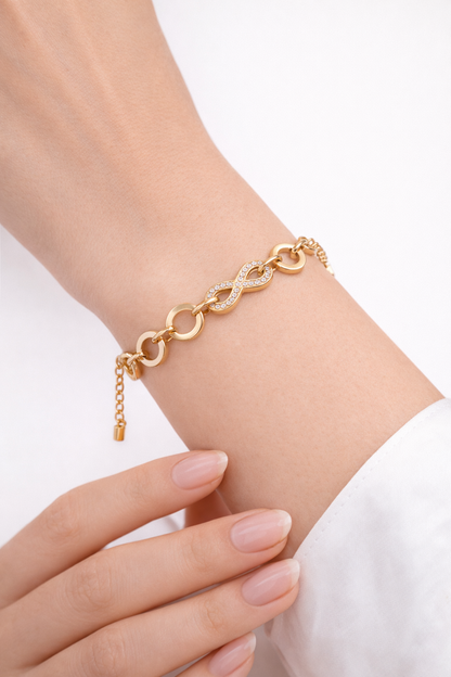 ✨ Crystal Clover Gold Bracelet – Subtle Sparkle, Endless Grace ✨