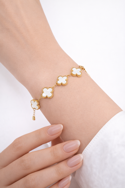 🍀 Elegant Clover Gold Bracelet – Timeless Grace & Good Luck 🍀