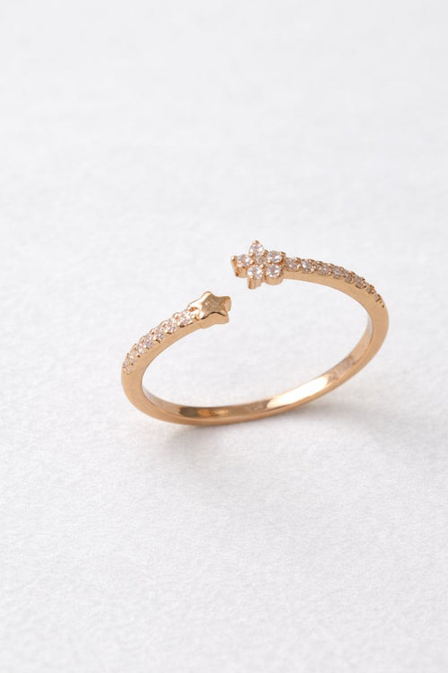 Elegant Star Open Gold Ring with Crystal Detailing