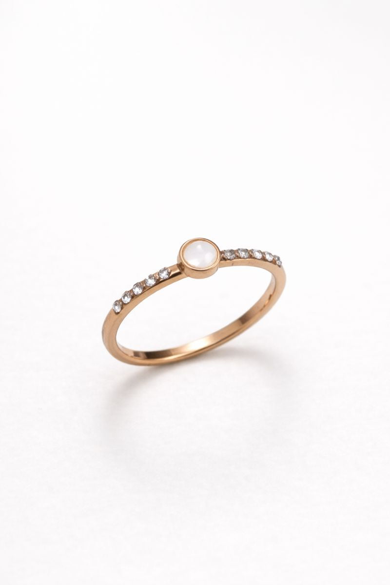 Minimal Round Stone Crystal Ring – Rose Gold Finish