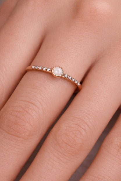 Minimal Round Stone Crystal Ring – Rose Gold Finish