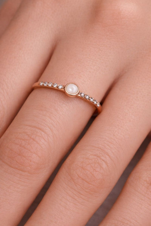 Minimal Round Stone Crystal Ring – Rose Gold Finish