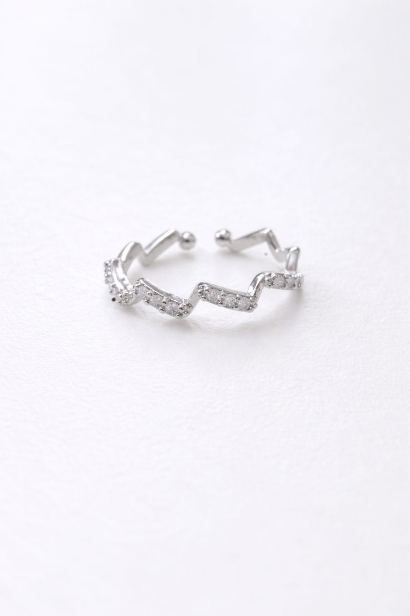 Minimalist Zigzag Silver Ring with Crystal Detailing