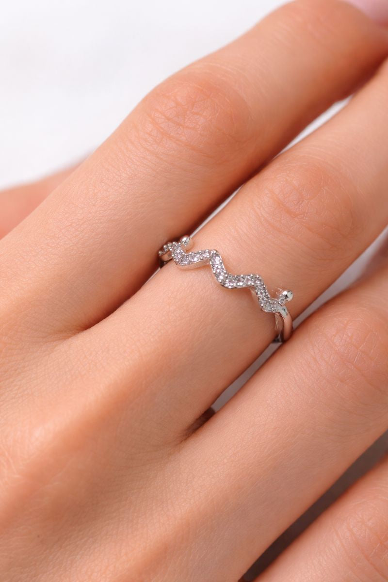 Minimalist Zigzag Silver Ring with Crystal Detailing